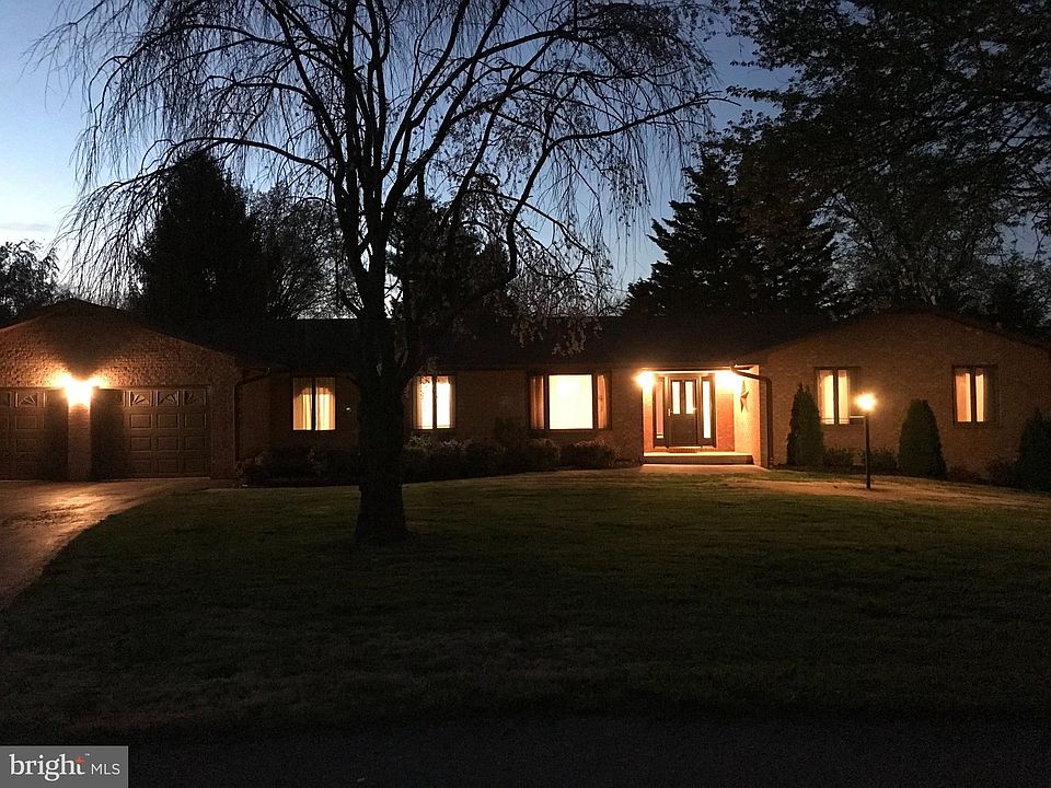 1st image of 1920 Applewood Cir