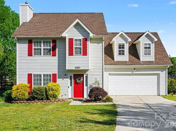 1041 Chaucery Ln, Matthews, NC 28104