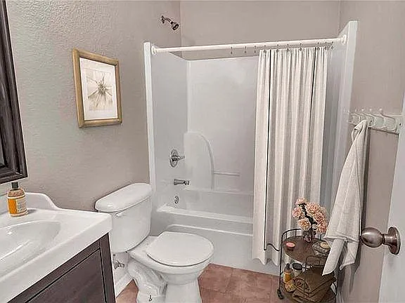 140 Amber Ln — Photo 5