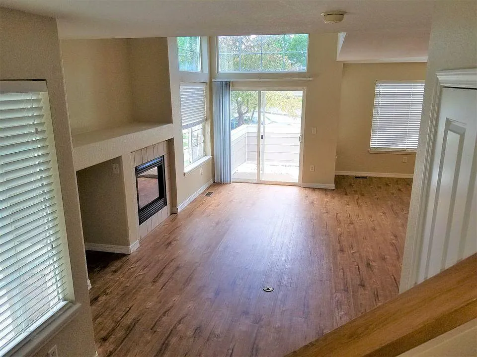 2 bed, 1.5 bath, 1965 sqft, $2,100 — Photo 4