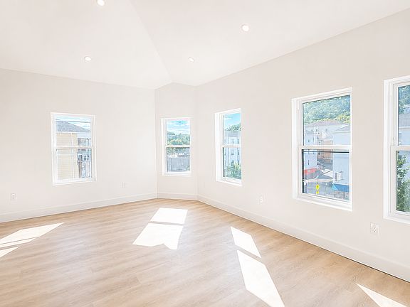 4th image of 275 Shrewsbury St APT 2