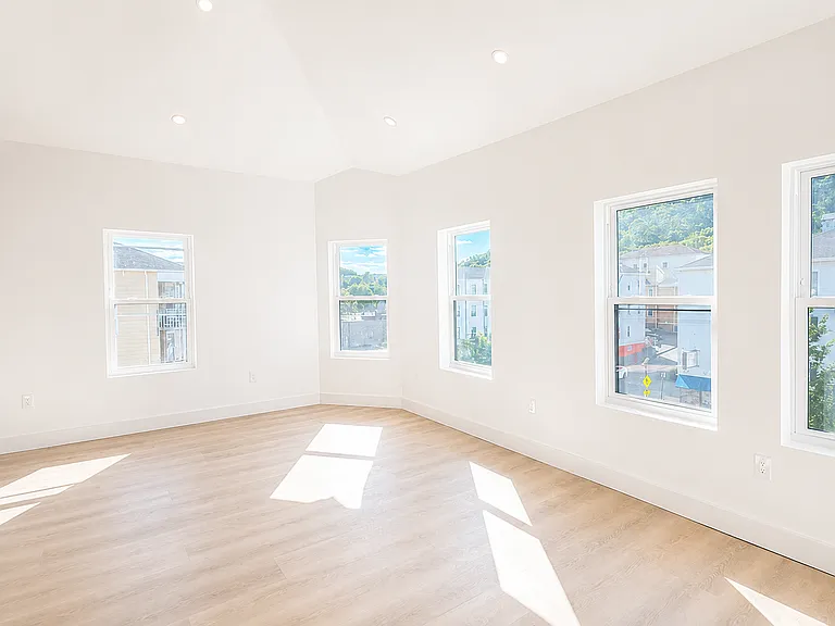 275 Shrewsbury St #2 — Photo 4