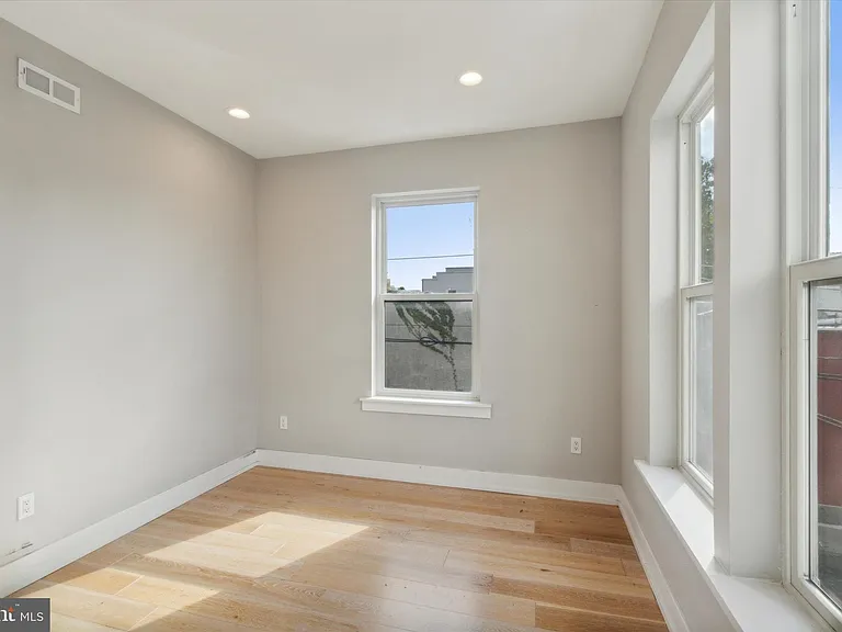 1500 N Myrtlewood St — Photo 9