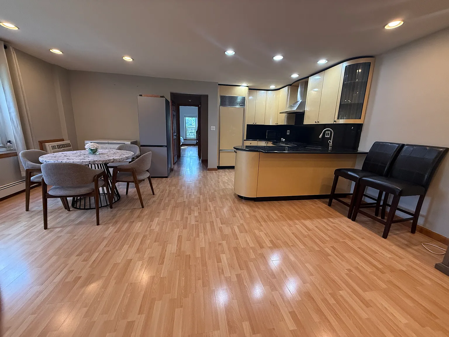 2 bed, 1200 sqft, $3,000 — Photo 4