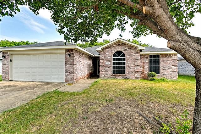 1st image of 221 Lake Travis Dr