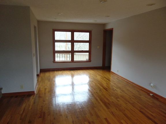 4th image of 362 N Buckingham Ave