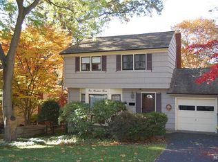 103 Lakeshore Dr, Oakland, NJ 07436