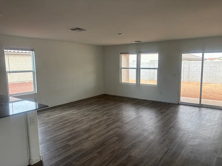 1427 E Jaycie Dr — Photo 11