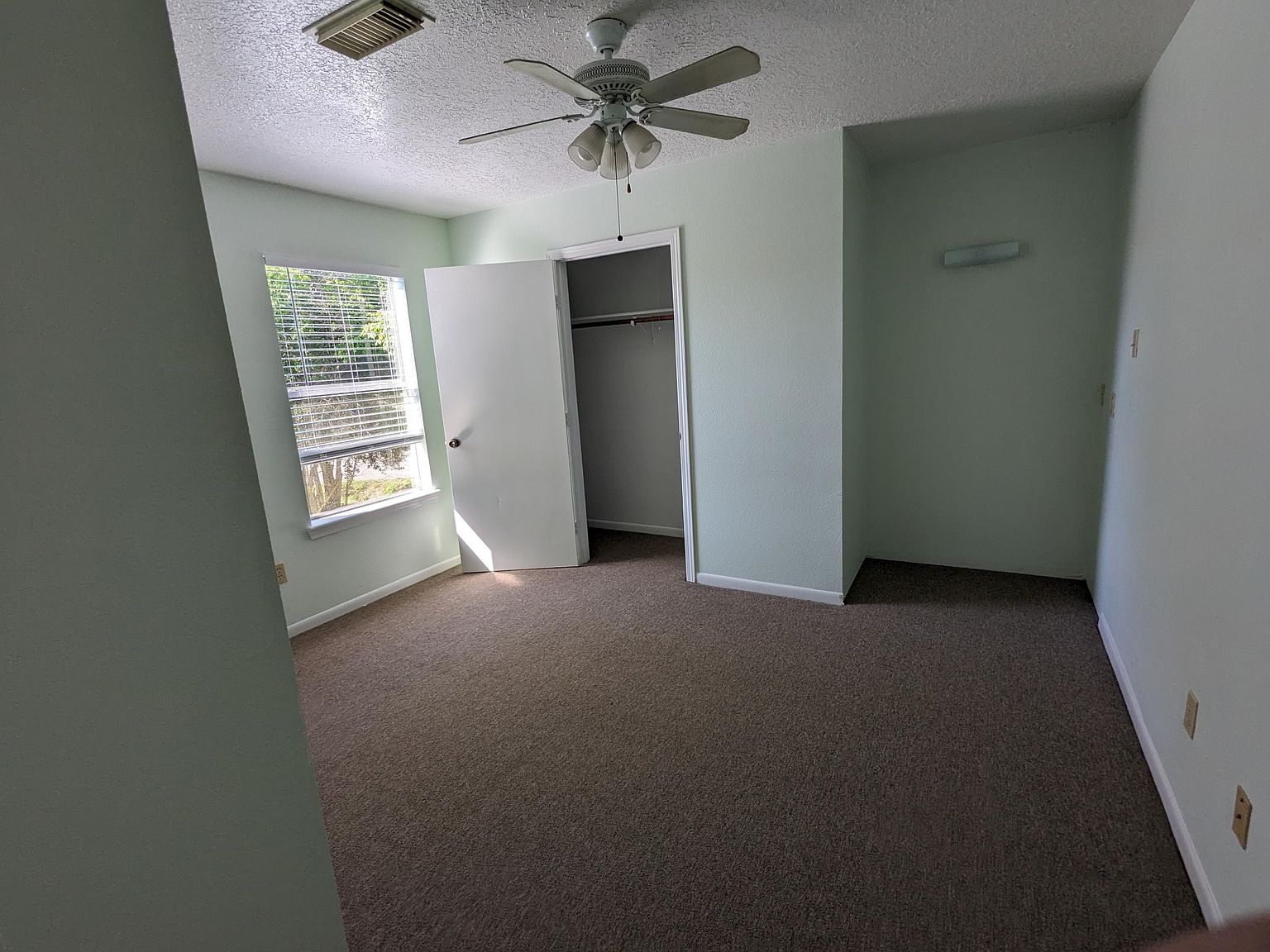 425 N Wisconsin Ave APT B, League City, TX 77573 | Zillow