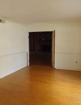 3rd image of 119 Dogwood Dr