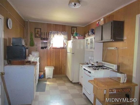 2nd image of 211 4th Ave