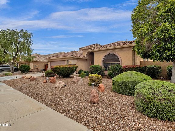 3rd image of 1372 W LONGHORN Drive