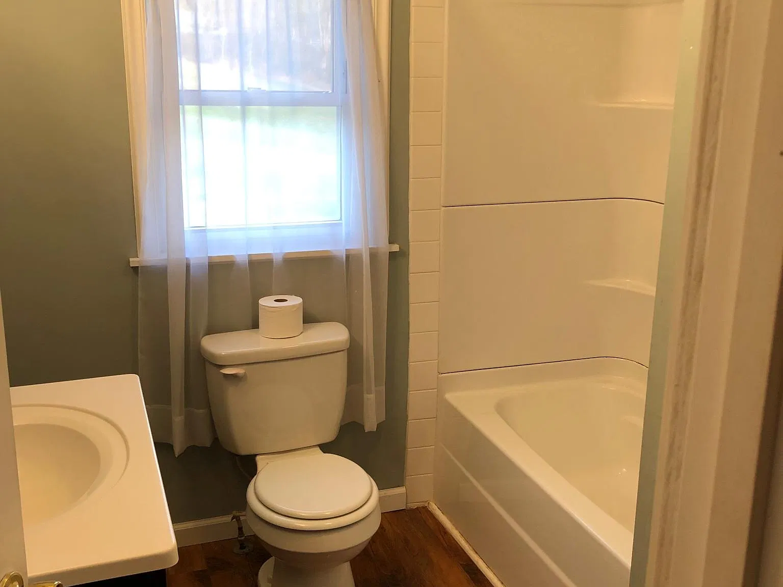 3 bed, 816 sqft, $850 — Photo 2