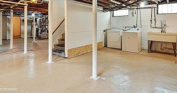 3rd image of 596 Vine Ave