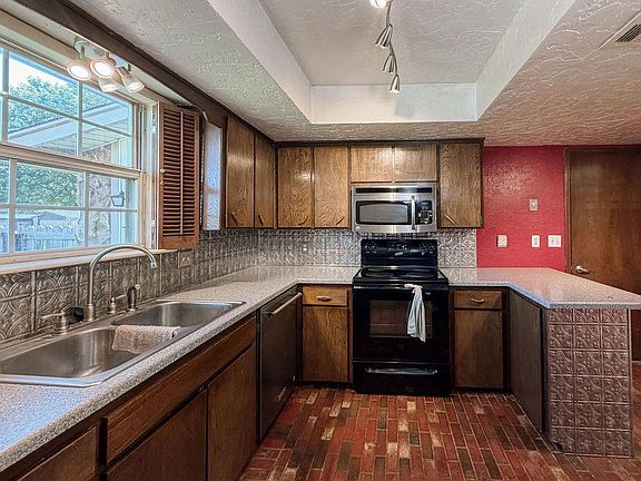 5th image of 716 N Vernon Ave