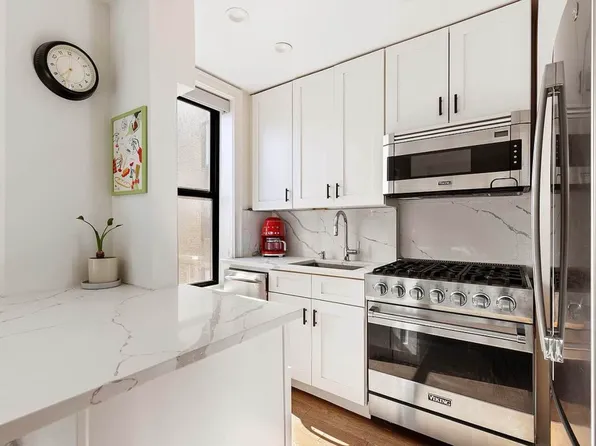 161 West 16th Street image 3 of 11