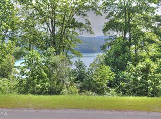 592 Two Rivers Ln, La Follette, TN 37766