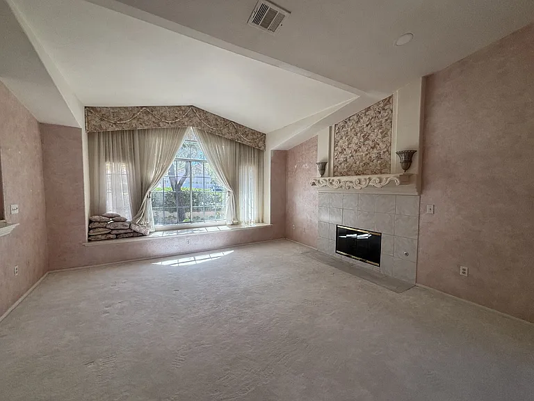 2424 Ocean Front Dr — Photo 3