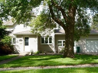 676 3rd St SW, Britt, IA 50423