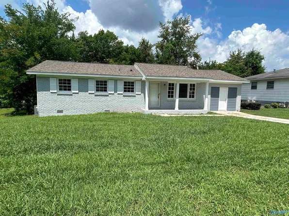 6203 Colfax Rd NW, Huntsville, AL 35810