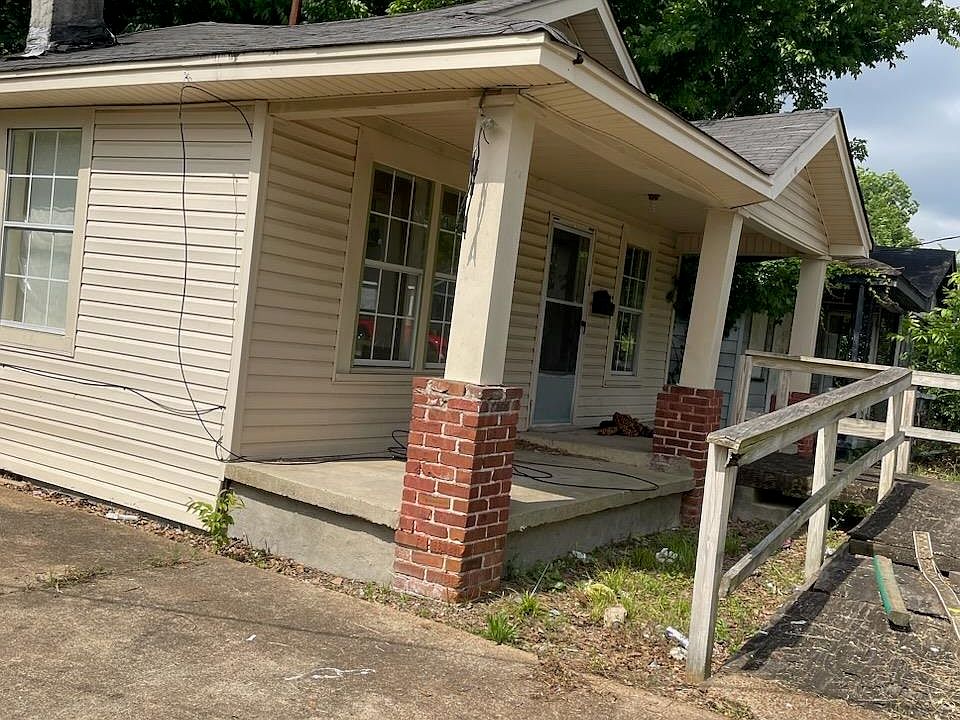 1st image of 2139 Lyon Ave