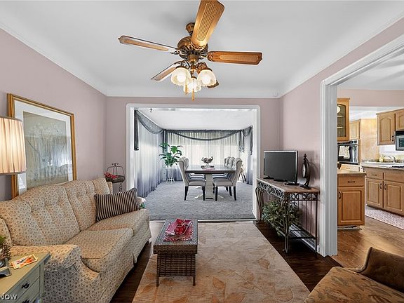 3rd image of 4787 Broadale Rd