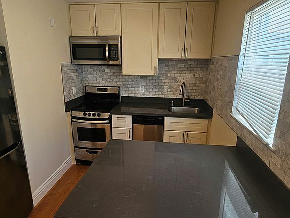 3rd image of 262 12th St #5
