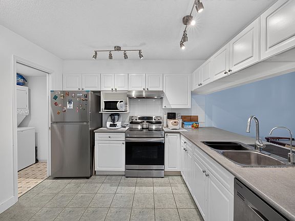 5th image of 5860 Dover Cres #109