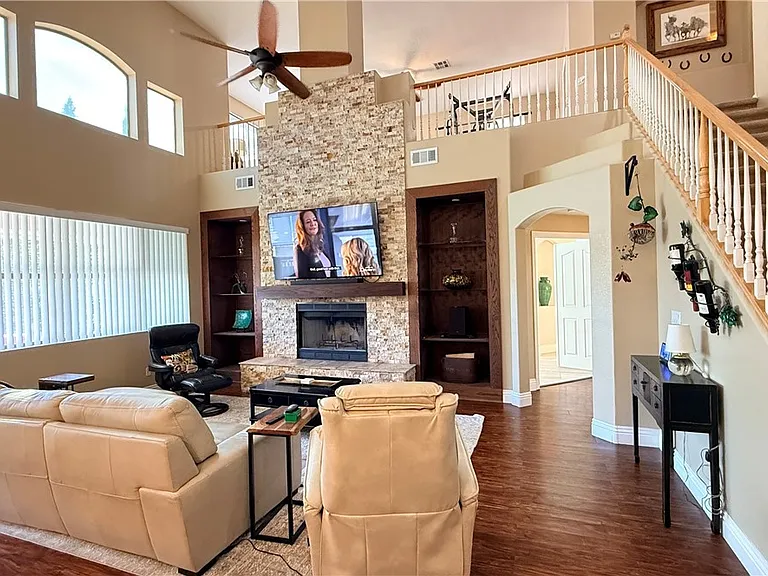 10633 Adamsong Ave — Photo 6