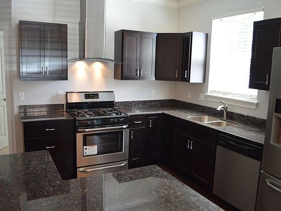 2nd image of 117 W Linn St #2