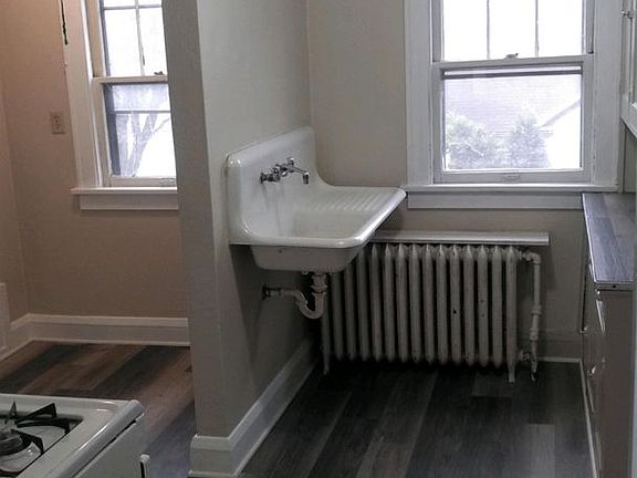 2nd image of 1090 Thomas Ave APT 4