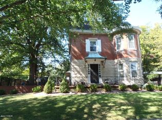 14 W Lincoln St, Harrisburg, IL 62946