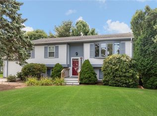14 Sarasota Ave, Narragansett, RI 02882
