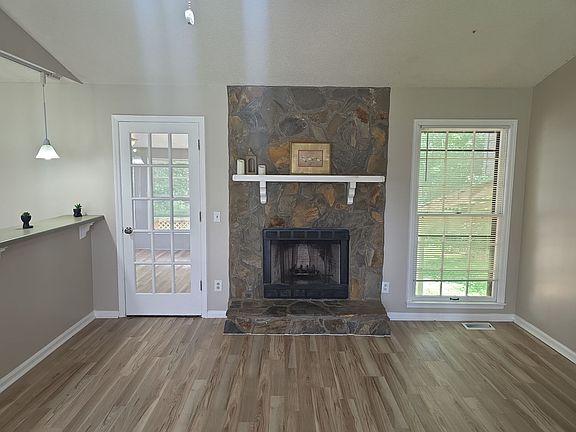 2nd image of 3582 Winchester Rd