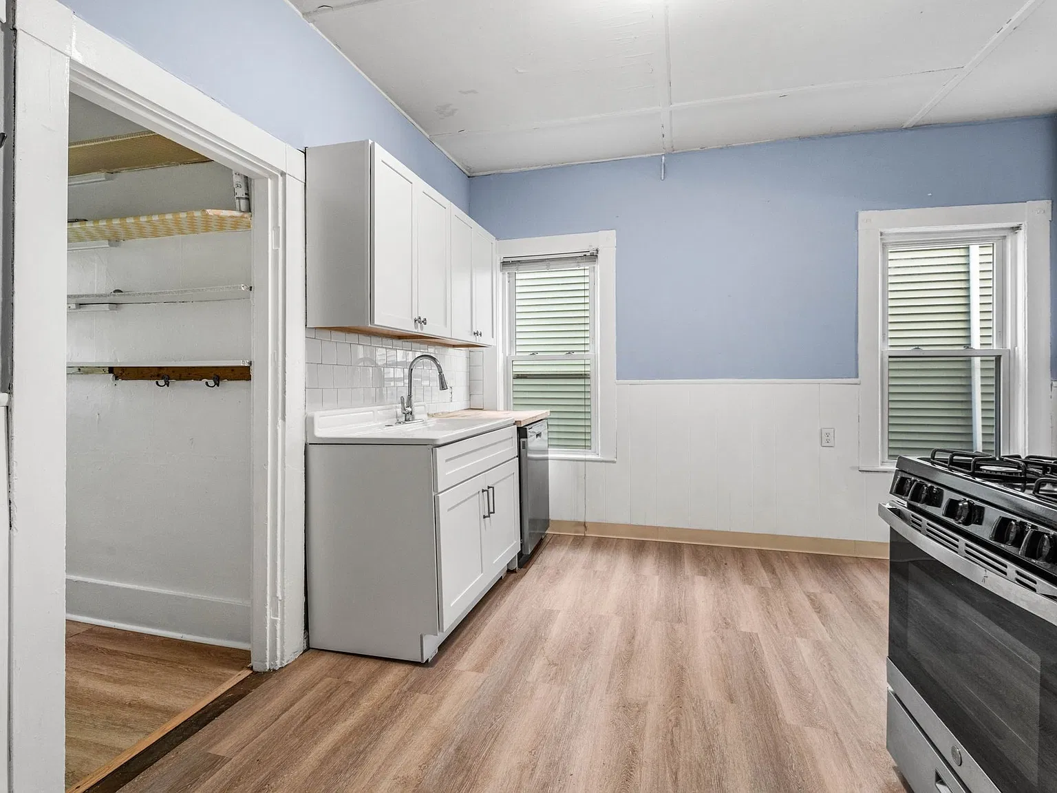 2 bed, 1.0 bath, 1300 sqft, $2,800 — Photo 3