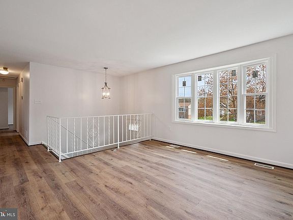 4th image of 6803 Middlefield Rd