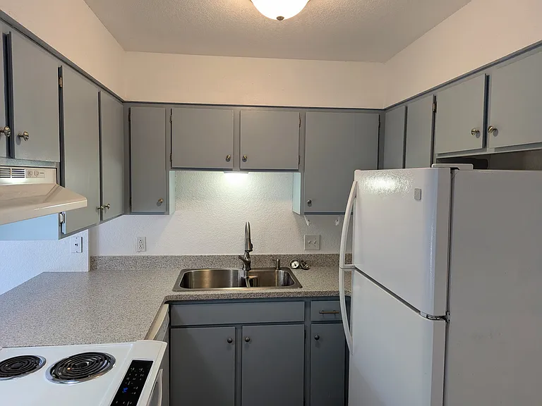 Aspen St — Photo 9