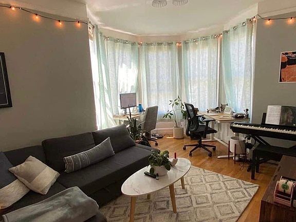 3rd image of 788 Lombard St