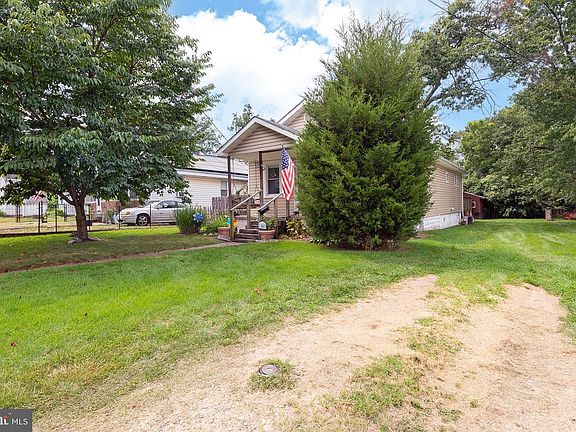 5th image of 408 Maple Ave
