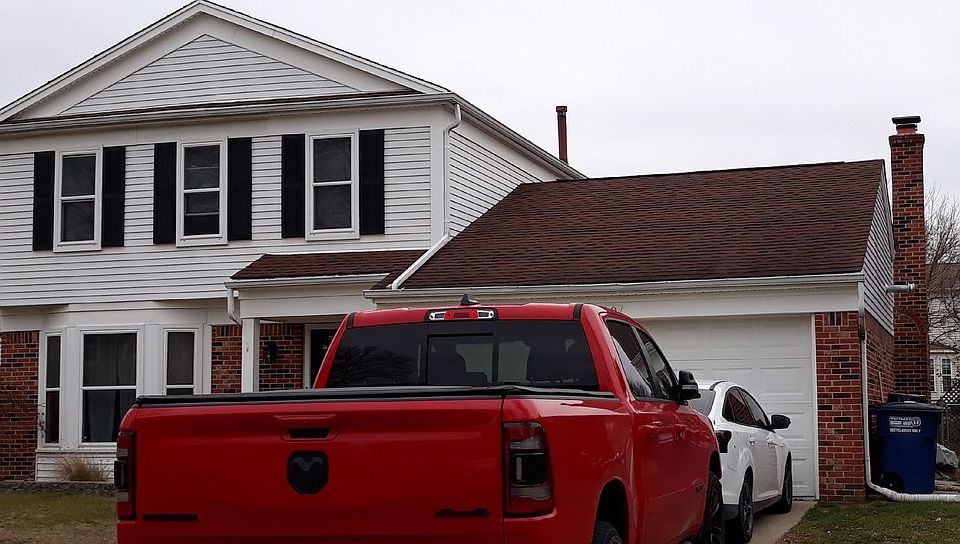 1st image of 320 Larchmont Dr