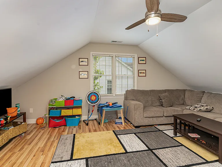 203 Brook Creek Dr — Photo 21