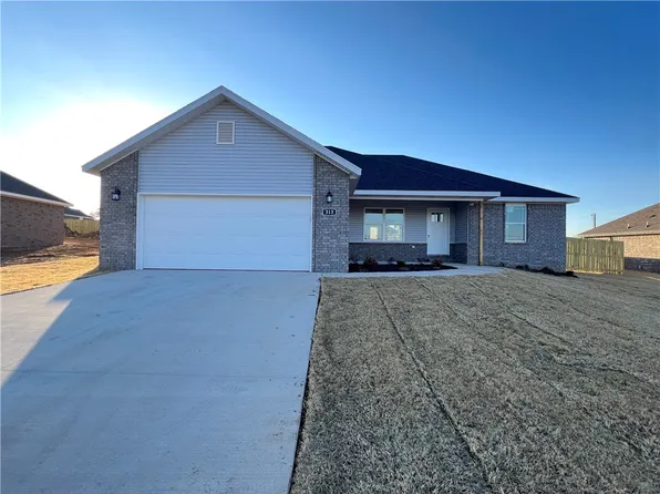 313 Presley Loop, Huntsville, AR 72740