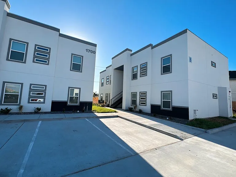1700 New Orleans Cir #I — Photo 3