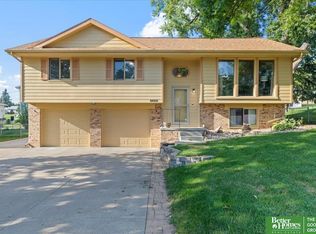 8622 Pratt St, Omaha, NE 68134