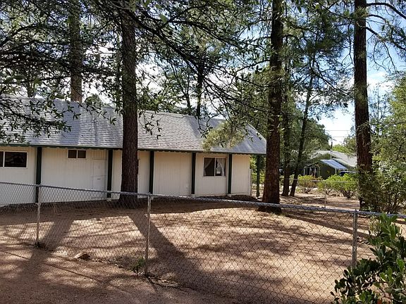 Large enclosed back yard