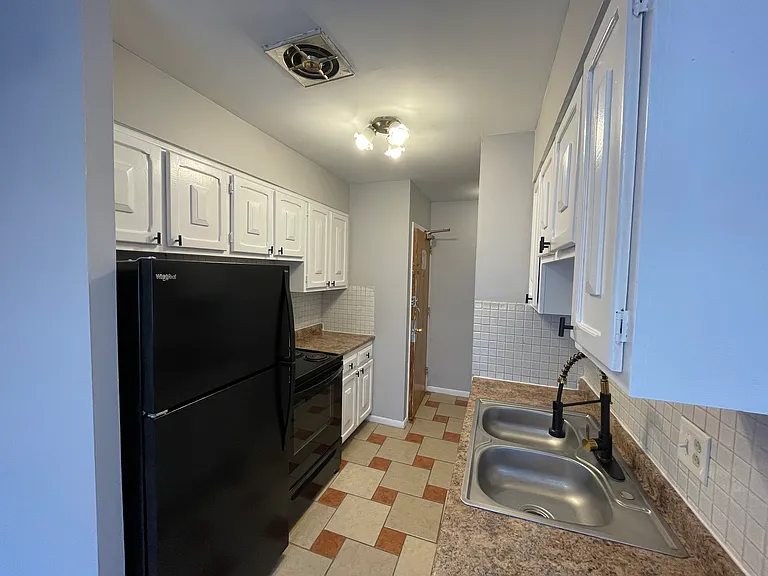 5920 N Kenmore Ave #210 — Photo 8