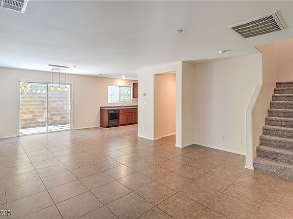 4th image of 137 Desert Pond Ave