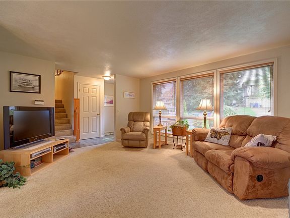 4th image of 10606 NE 57th St