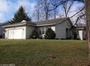 6151 Greenbriar Dr, Fayetteville, PA 17222