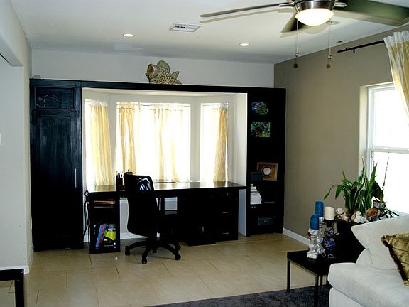 5th image of 2418 Pine St